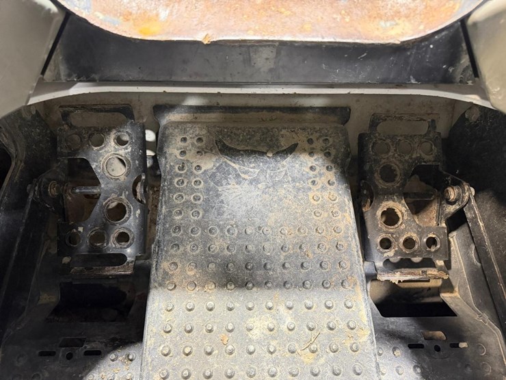 2015-bobcat-s650-image-17