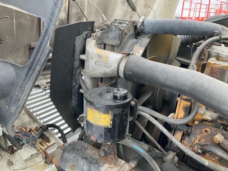 2000-freightliner-fl70-image-85