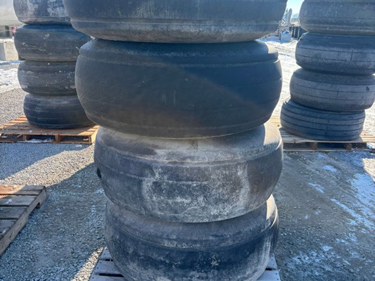 implement-tires-and-wheels-(lt1481)-image-1