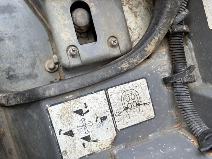 2016-takeuchi-tl8-image-25