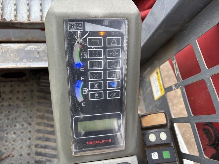 2016-takeuchi-tl8-image-28