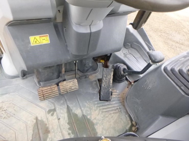 2021-caterpillar-415-il-image-25