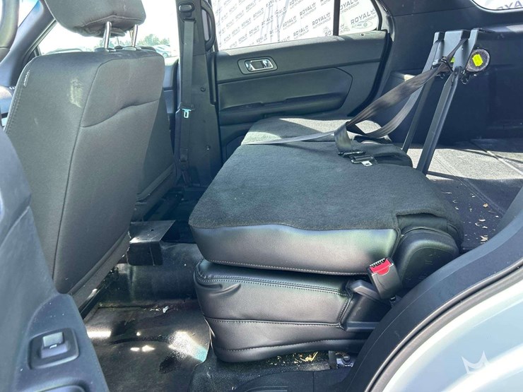 2016-ford-explorer-awd-suv-image-22