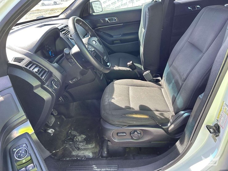 2016-ford-explorer-awd-suv-image-12