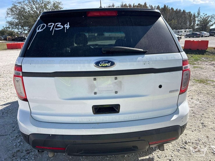 2014-ford-explorer-suv-image-26