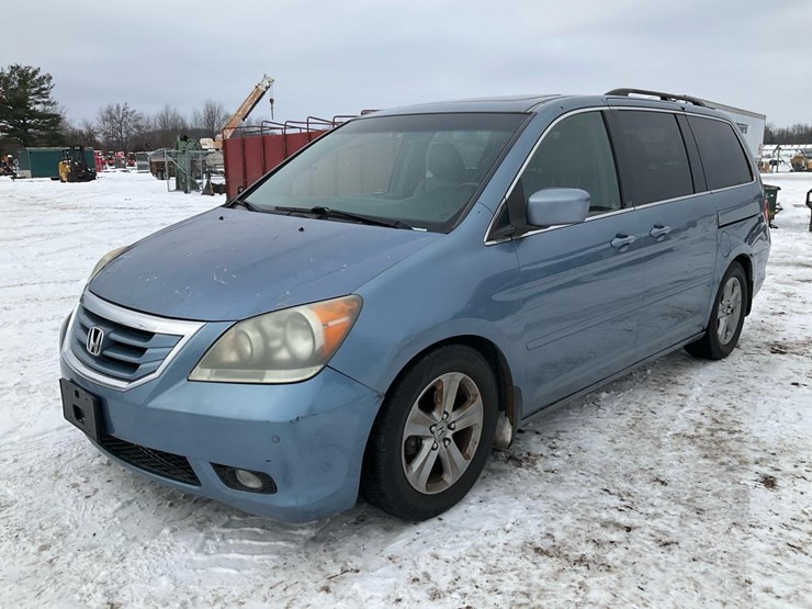 2010-honda-odyssey-touring-image-1