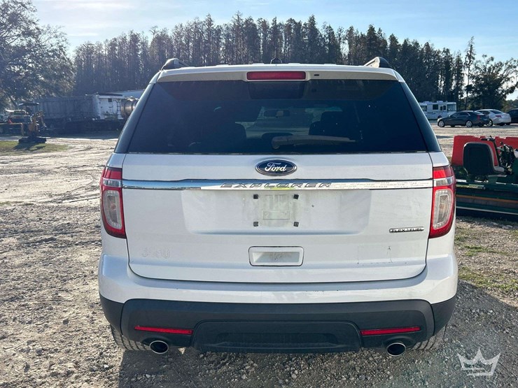 2013-ford-explorer-suv-image-27