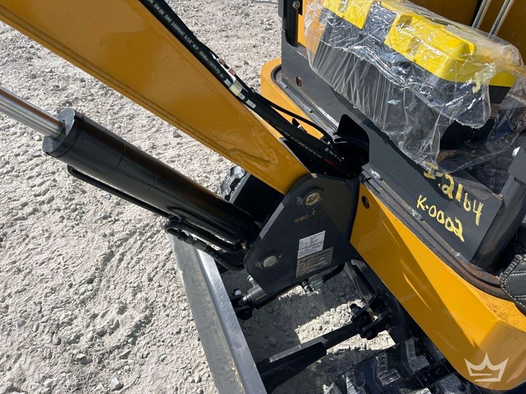 2025-cfg-industrial-qk18r-mini-excavator-image-17