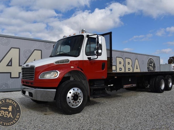 2007-freightliner-business-class-m2-106-image-1