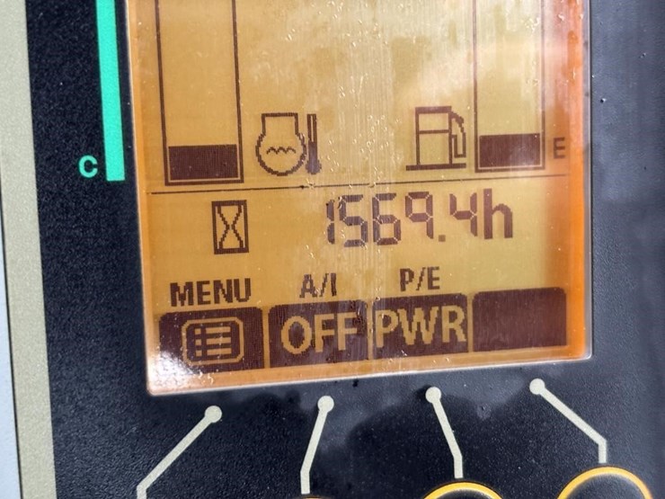 2022-deere-35g-image-57