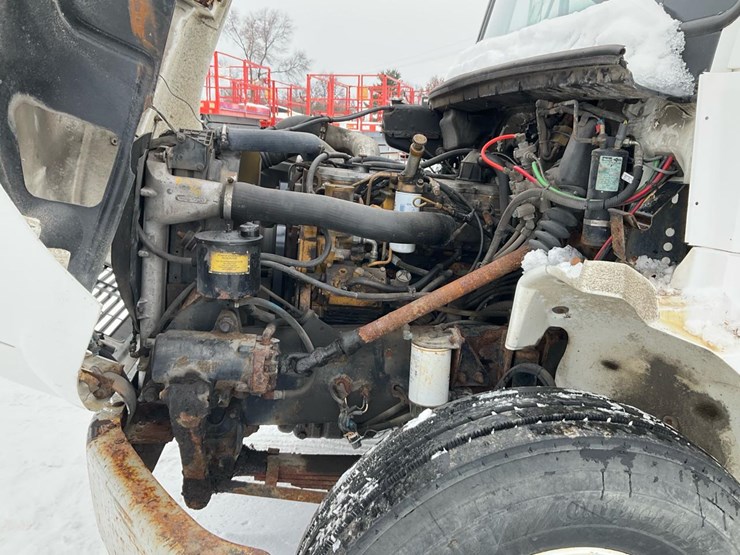 2000-freightliner-fl70-image-76