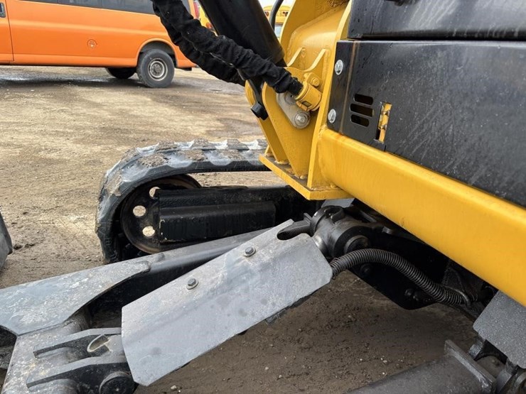 caterpillar-305.5e2-image-21