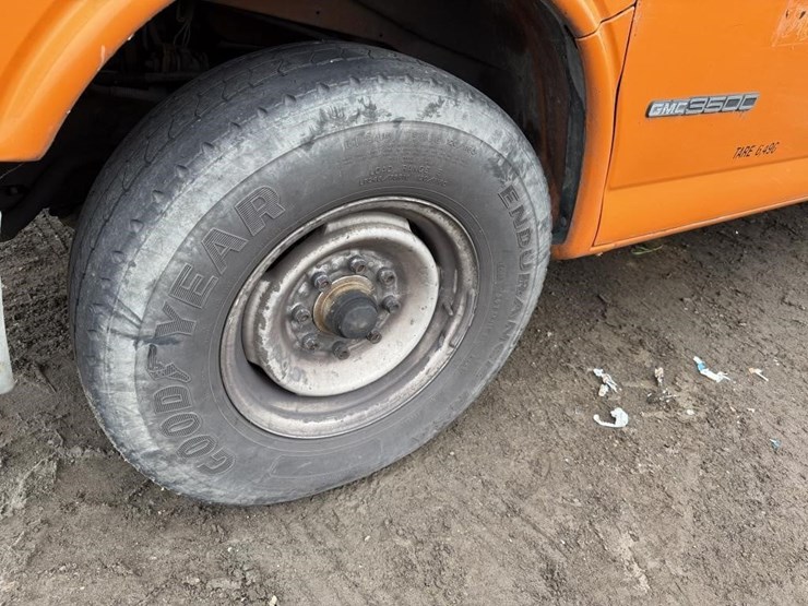 2000-gmc-3500-image-18