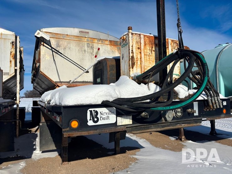 2007-neville-trailer-image-12