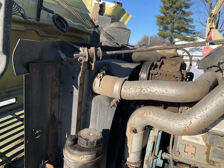 international-4900-image-54