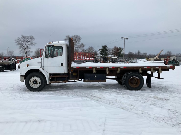 2000-freightliner-fl70-image-2