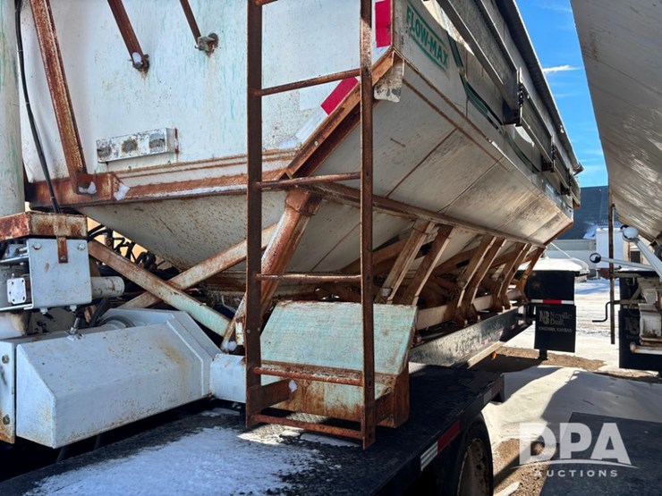 2007-neville-trailer-image-9