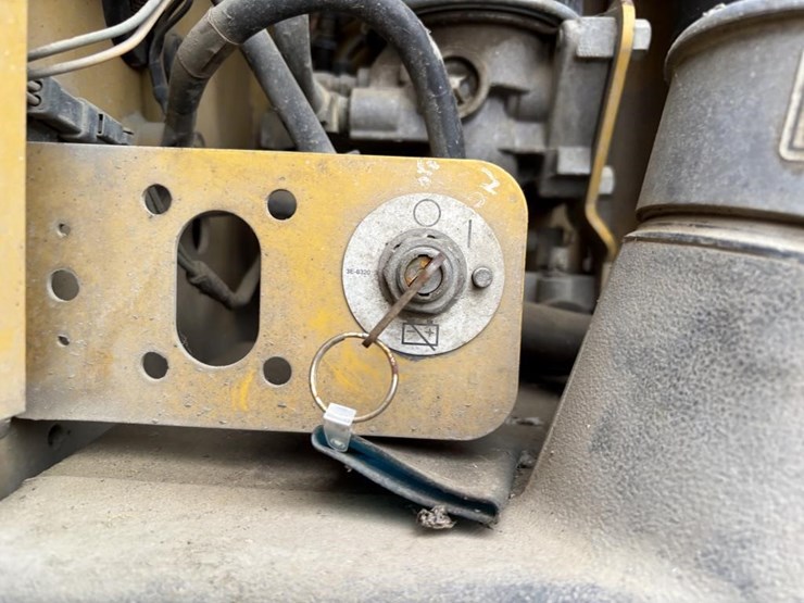 2006-caterpillar-143h-image-58