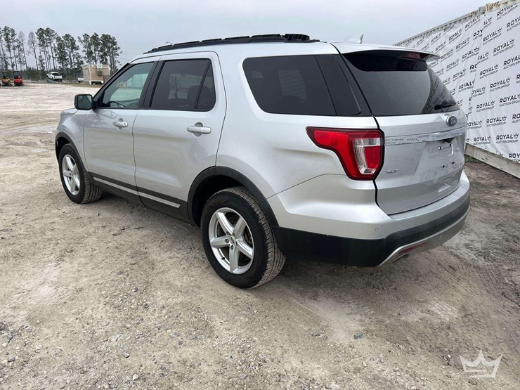 2016-ford-explorer-4wd-xlt-suv-image-4