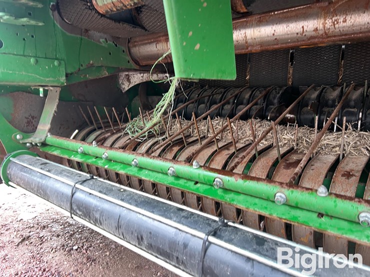 john-deere-560m-image-17