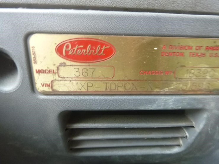 2014-peterbilt-367-image-32