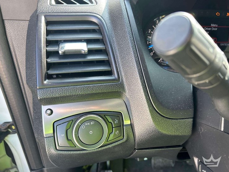 2016-ford-explorer-awd-suv-image-15