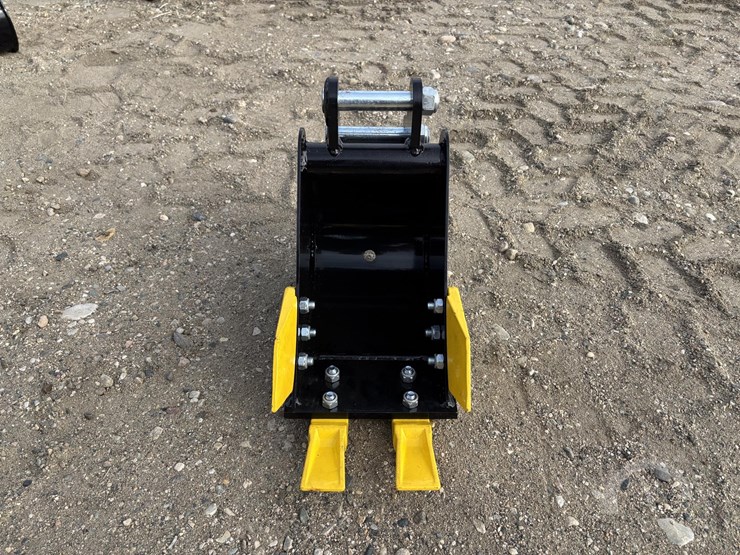 ir-mini-20cm-toothed-bucket-image-3