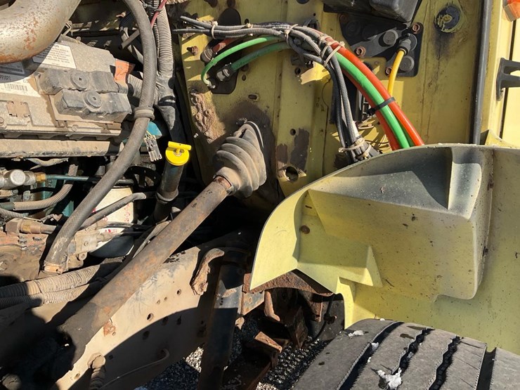 international-4900-image-51