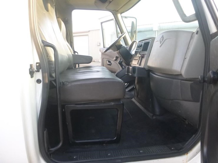 2014-international-durastar-4300-image-13