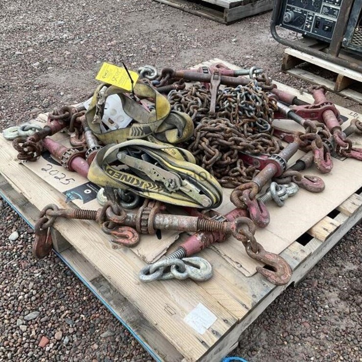 PALLET OF CHAINS & BINDERS