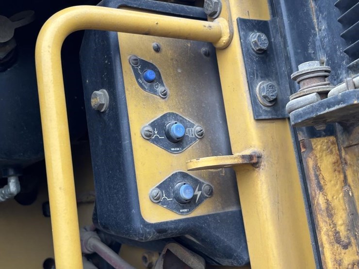 2006-caterpillar-143h-image-63