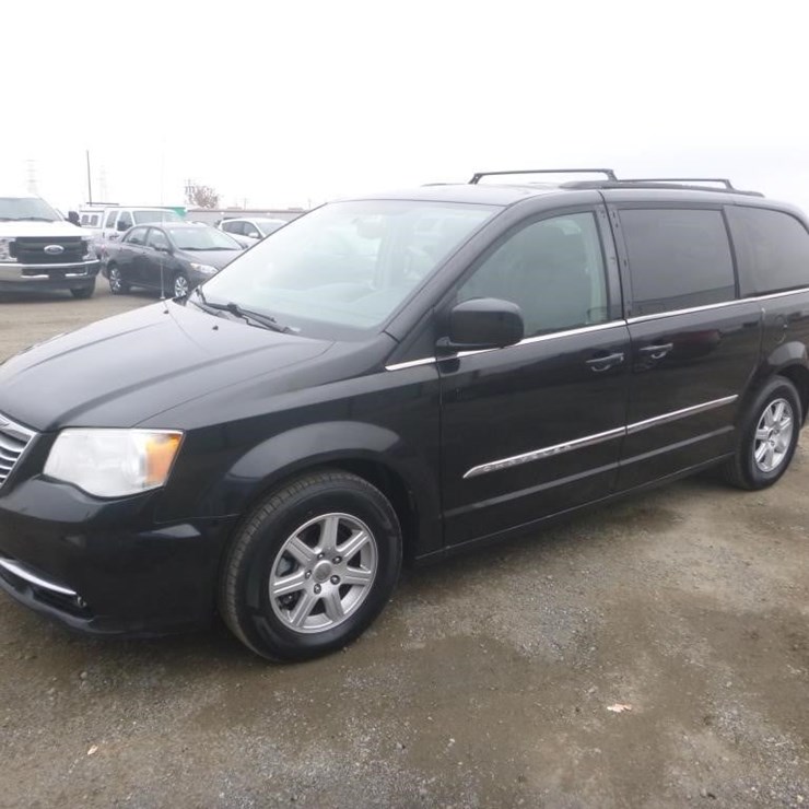 CHRYSLER TOWN & COUNTRY