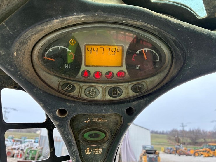 2016-bobcat-t740-image-24