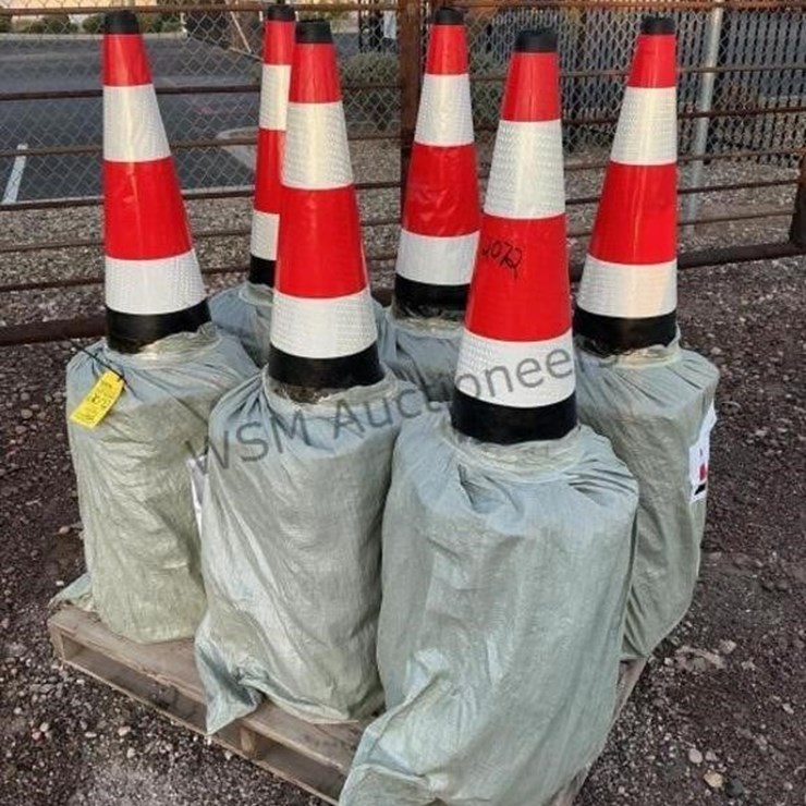 (120) TRAFFIC CONES