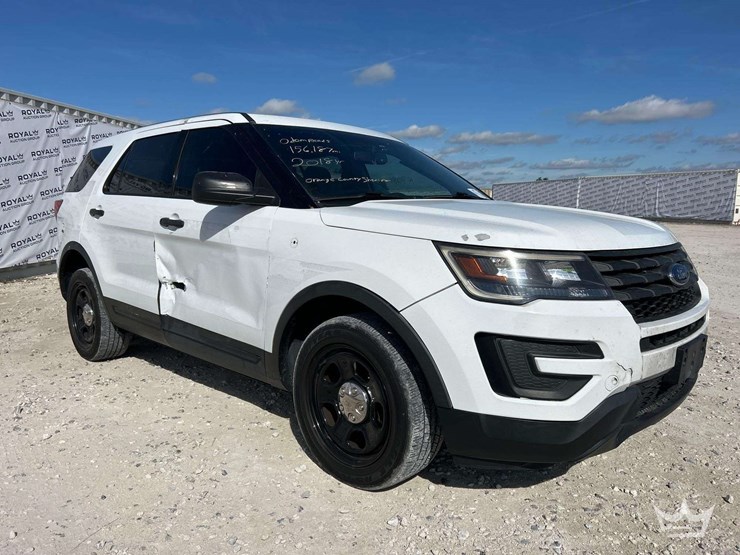 2018-ford-explorer-awd-suv-image-2