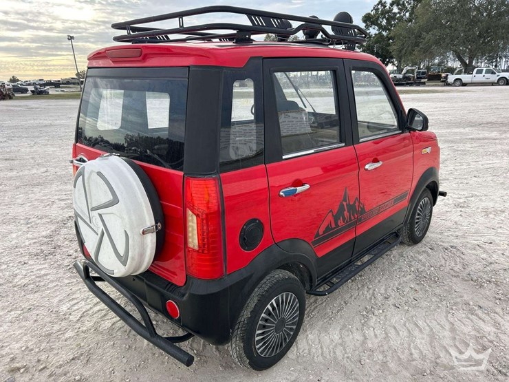 2024-meco-m-y-4-passenger-electric-car-image-3