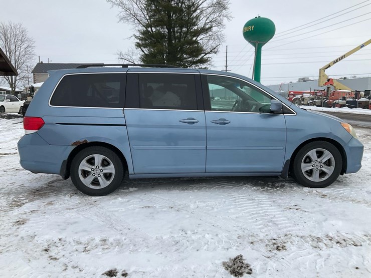 2010-honda-odyssey-touring-image-6