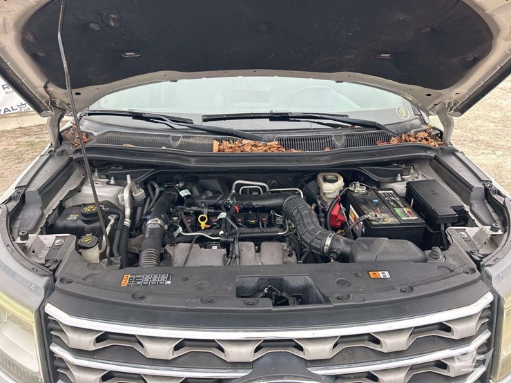 2016-ford-explorer-4wd-xlt-suv-image-9