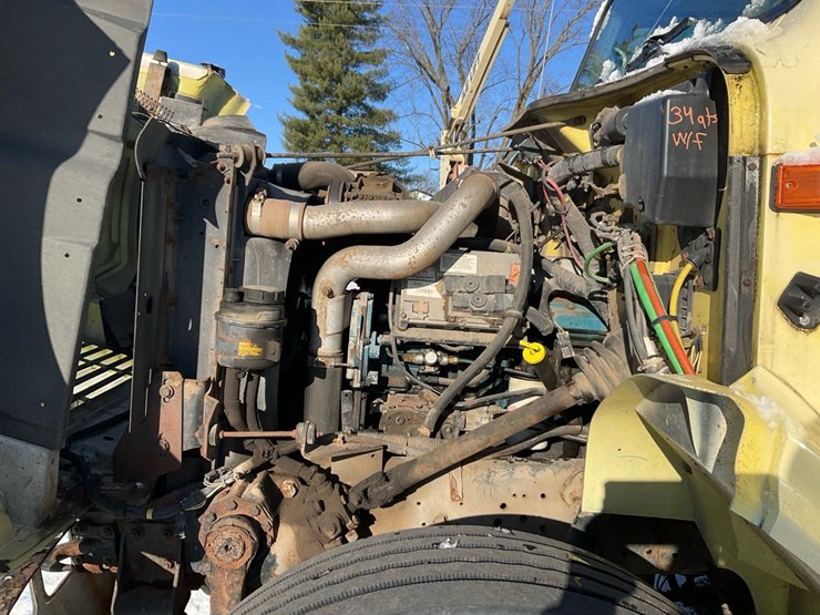 international-4900-image-49