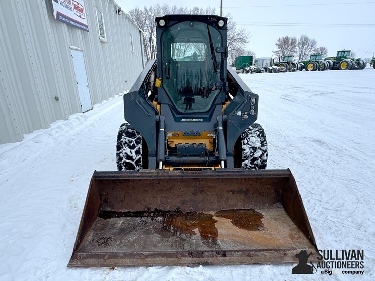 2018-deere-330g-image-2