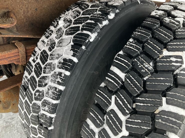 2000-freightliner-fl70-image-33