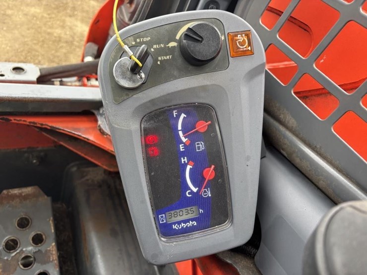 kubota-ssv75-image-26