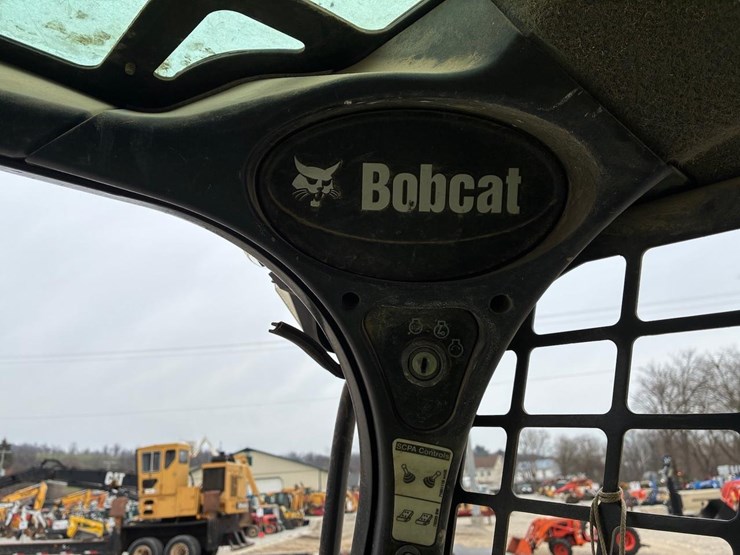 2016-bobcat-t740-image-23