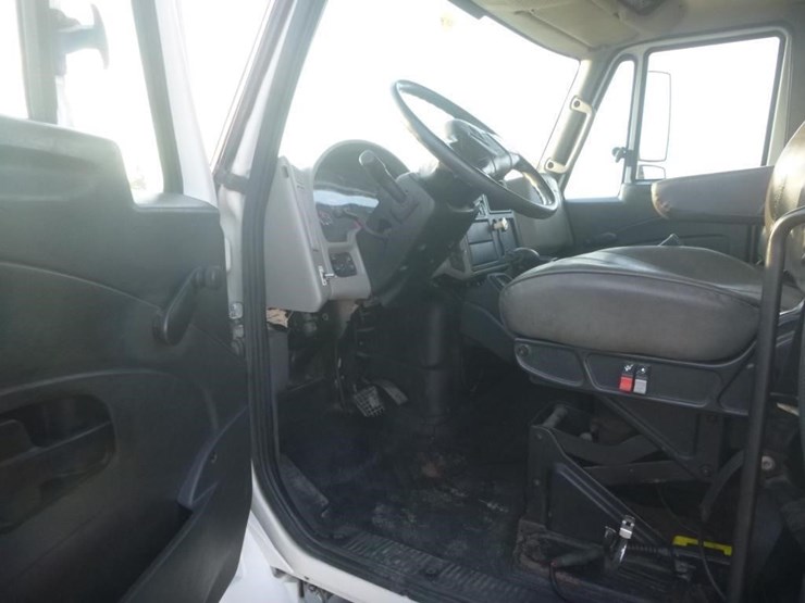 2014-international-durastar-4300-image-11