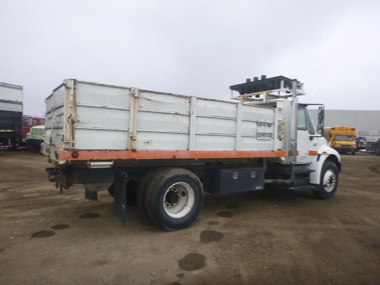 2004-international-durastar-4300-image-3