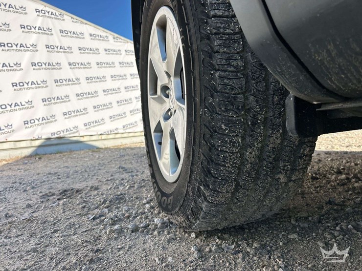 2013-ford-explorer-suv-image-26