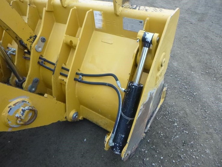 2021-caterpillar-415-il-image-11