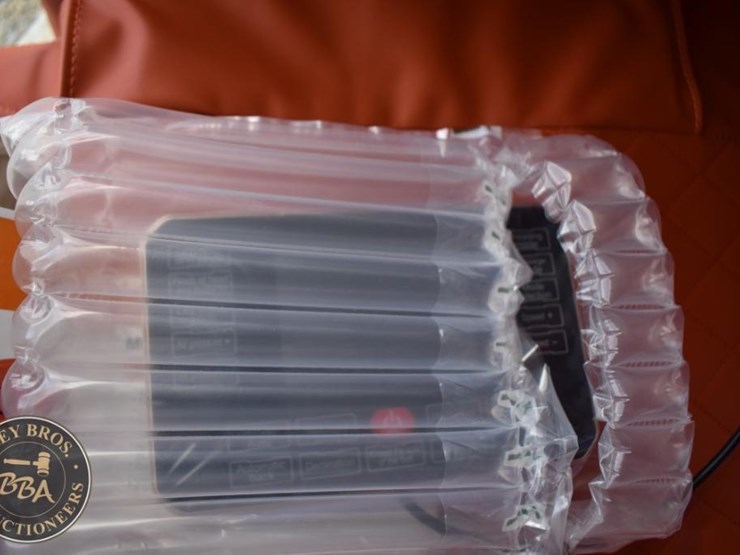 tpm-ergoflux-massage-chair,-orange-&-white,-usb-port,-shiatsu-&-kneading-image-8