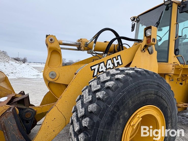 deere-744h-image-19