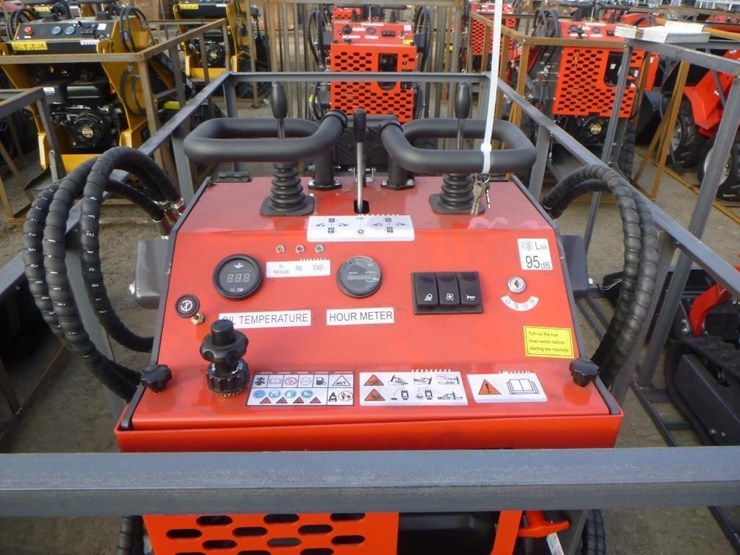 2025-agt-ysrt14-skid-steer-track-loader-image-12